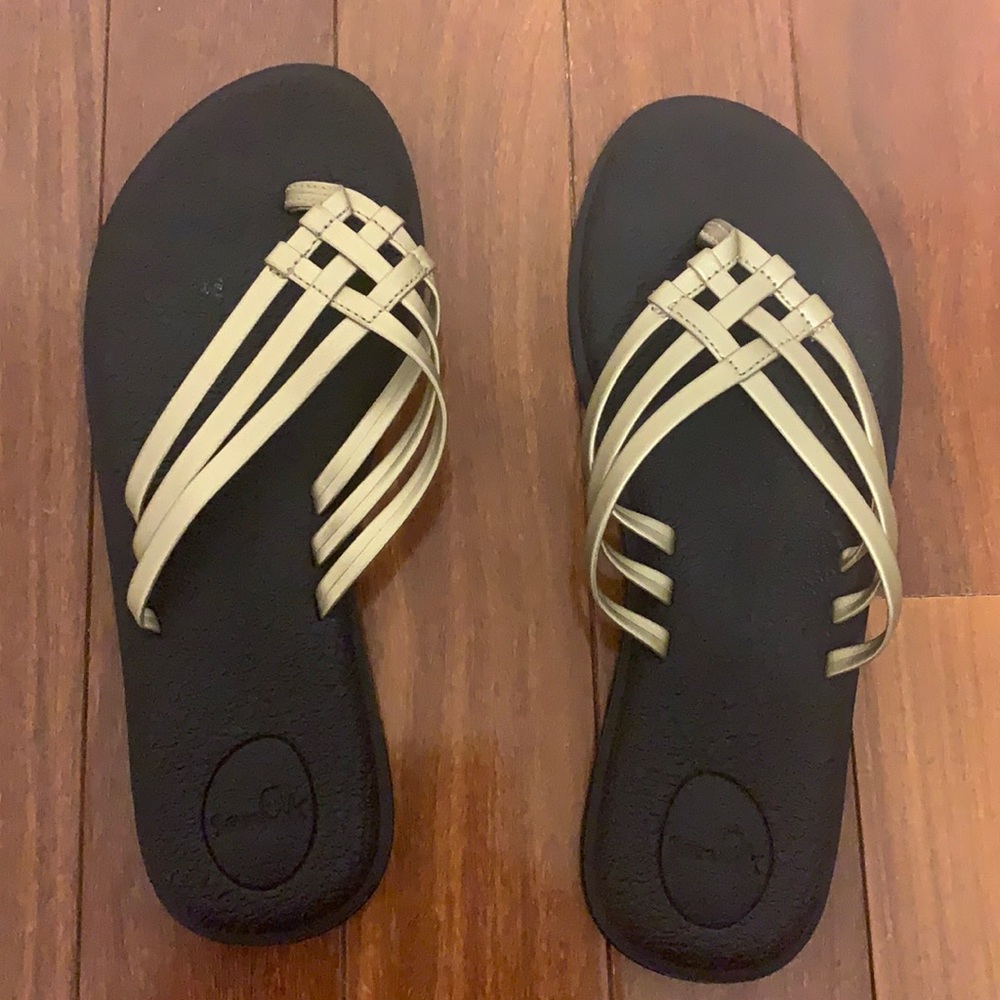 Sanuk flip flops